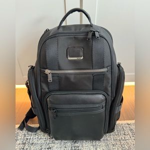 Tumi - Alpha Bravo Sheppard Deluxe Brief Pack - 15 Inch Computer Bag - Graphite
